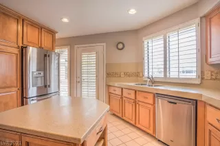 Photo #4: 2308084 Listing