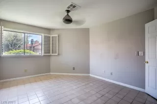 Photo #5: 2308084 Listing