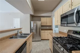 Photo #3: 2308140 Listing