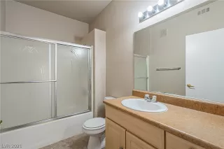 Photo #5: 2308140 Listing