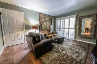 Photo #3: 2308147 Listing