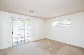 Photo #4: 2308163 Listing