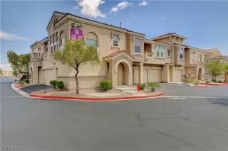 Photo #5: 2308180 Listing