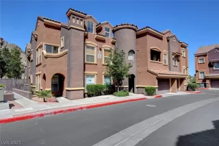 Photo #1: 2308207 Listing