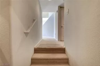 Photo #4: 2308207 Listing