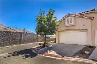 Photo #1: 2308211 Listing