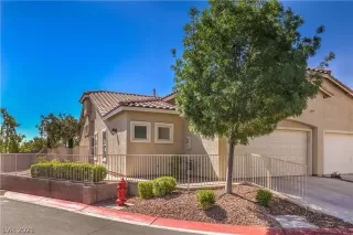 Photo #2: 2308211 Listing