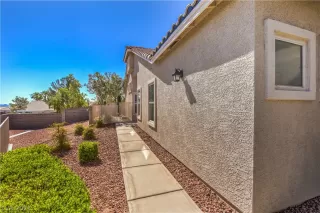 Photo #3: 2308211 Listing