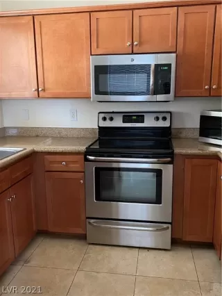 Photo #4: 2308242 Listing