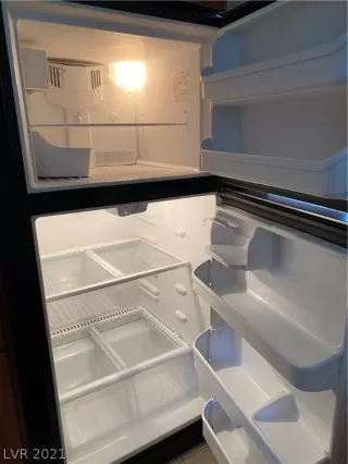 Photo #6: 2308242 Listing