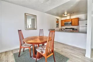 Photo #5: 2308248 Listing