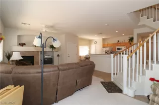 Photo #5: 2308260 Listing