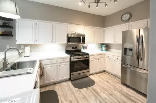 Photo #6: 2308263 Listing