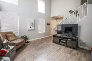 Photo #5: 2308282 Listing