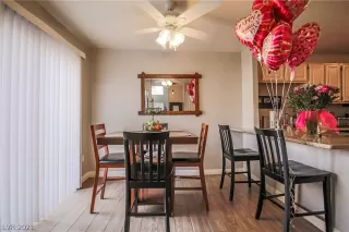 Photo #6: 2308282 Listing