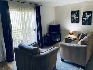 Photo #4: 2308286 Listing