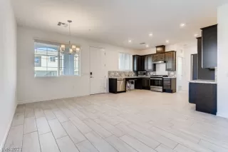 Photo #2: 2308295 Listing