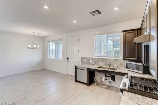 Photo #5: 2308295 Listing