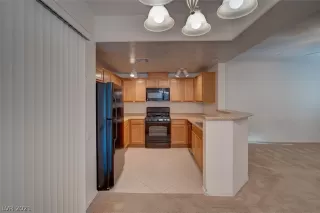 Photo #5: 2308309 Listing