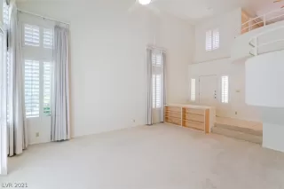 Photo #4: 2308315 Listing