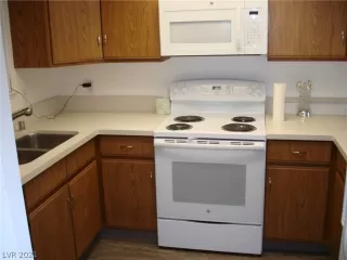 Photo #3: 2308327 Listing