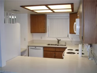 Photo #4: 2308327 Listing