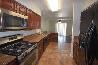 Photo #3: 2308341 Listing