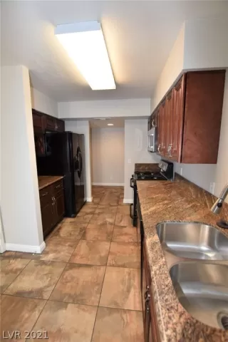 Photo #4: 2308341 Listing