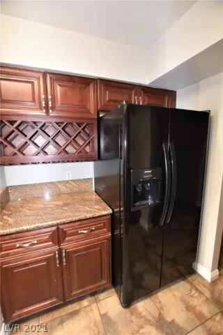 Photo #5: 2308341 Listing