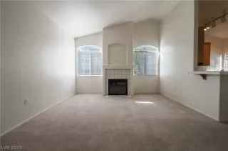 Photo #3: 2308353 Listing