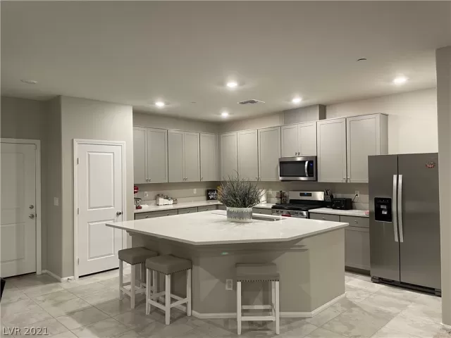 MLS: 2308390 Condo For Sale