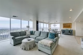 Photo #2: 2308396 Listing