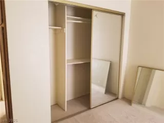 Photo #3: 2308399 Listing