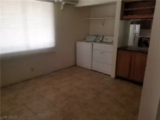 Photo #5: 2308399 Listing