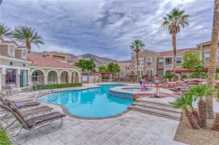 Photo #3: 2308414 Listing