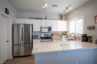 Photo #3: 2308472 Listing