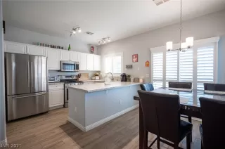 Photo #4: 2308472 Listing