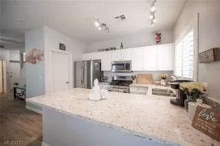 Photo #6: 2308472 Listing