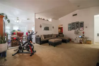 Photo #3: 2308493 Listing 