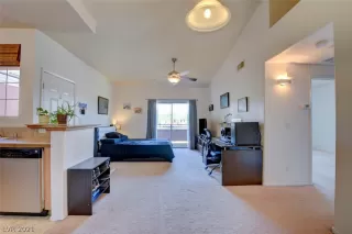 Photo #4: 2308518 Listing