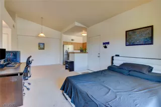 Photo #5: 2308518 Listing