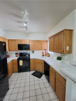 Photo #1: 2308526 Listing