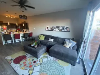 Photo #5: 2308541 Listing 