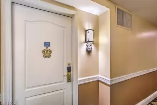 Photo #2: 2308600 Listing