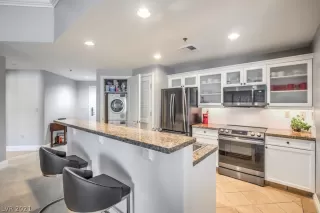 Photo #6: 2308600 Listing