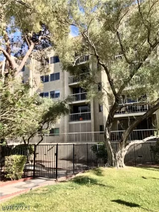 Photo #1: 2308607 Listing