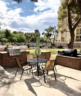 Photo #4: 2308607 Listing