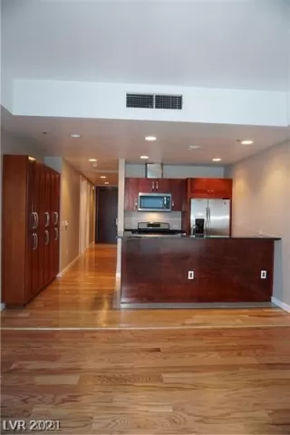 Photo #6: 2308639 Listing