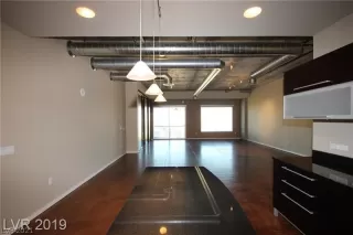 Photo #4: 2308644 Listing