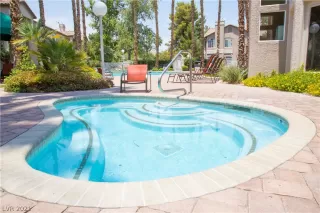 Photo #3: 2308655 Listing